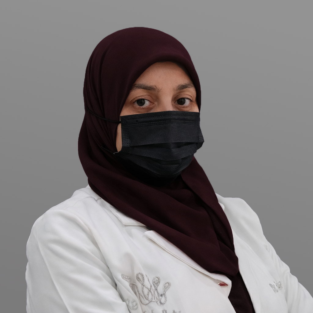 د. منى غسان طبيبة الجلدية والتجميل في عيادات رفال بالقصيم