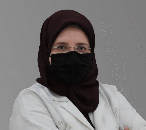 د. نجوى فوزي طبيبة الجلدية والتجميل في عيادات رفال بالقصيم