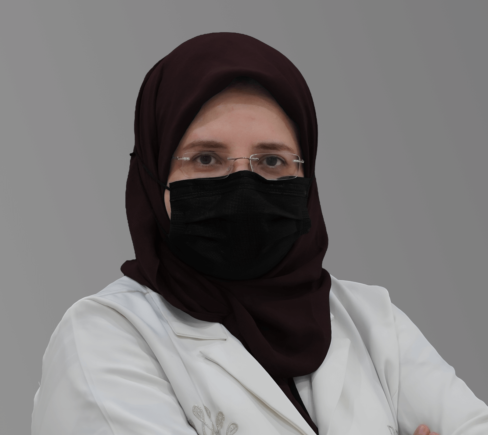 د. نجوى فوزي طبيبة الجلدية والتجميل في عيادات رفال بالقصيم